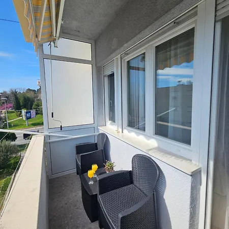 Kike, Near & Old Town Apartament